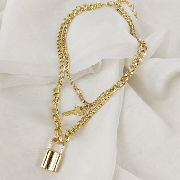 Lock & Key Chain Layered Necklace Set - Picture 2 of 4